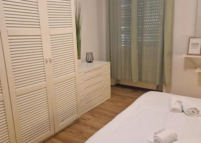 Bellavista Flat - The House Of Travelers Apartman *